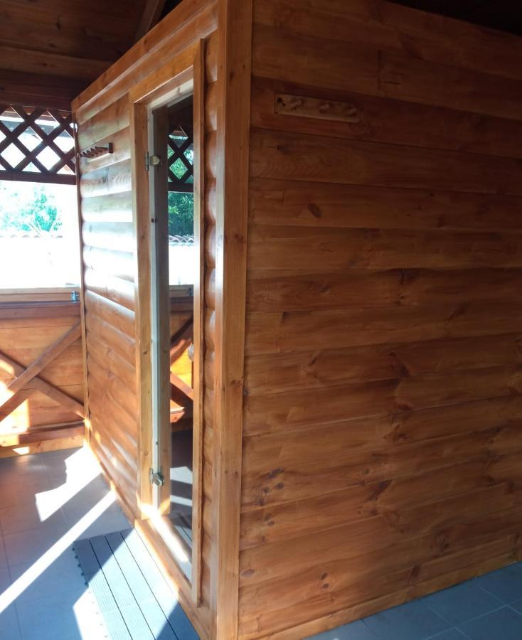 Mediterran Apartman Es Vendeghaz Hajduszoboszlo Exterior photo