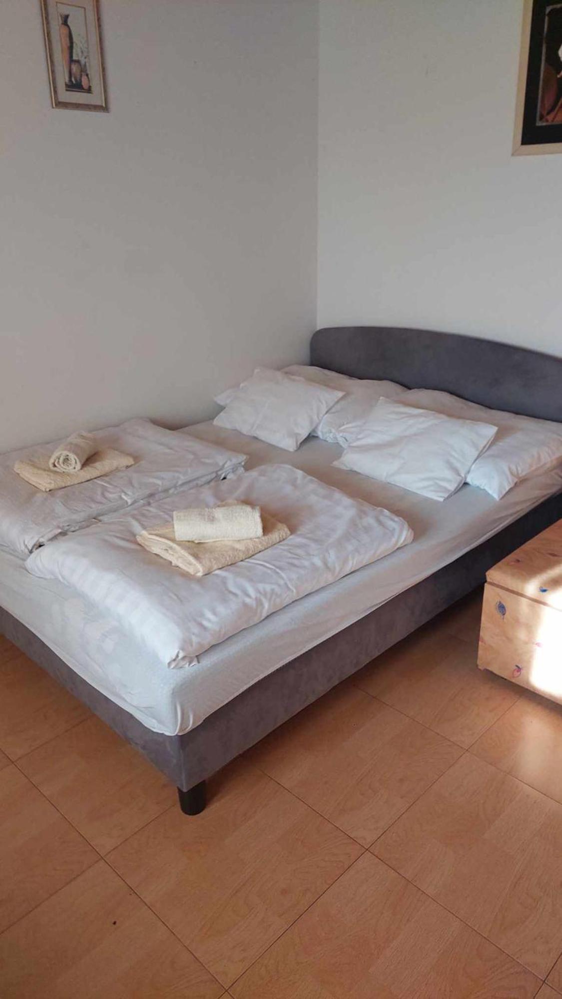 Mediterran Apartman Es Vendeghaz Hajduszoboszlo Exterior photo